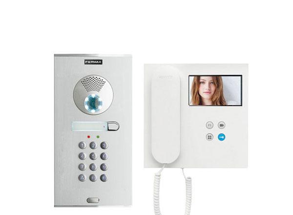 Platine à défilement de nom et interphone GSM